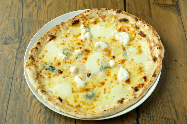 「窯焼きのナポリピッツァが食べ放題」＜期間：2026年2月21日〜＞【圧倒的コスパ！天王寺のチーズミートに「全90種の熱々チーズ＆ピッツァ食べ放題ランチ」が土日祝限定で登場！】