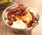 北投市場のもうひとつの人気店「矮仔財」の魯肉飯の「小」。艷やかな肉は甘みが強めで濃厚な味