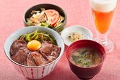  九州産霜降り黒毛和牛と九条ねぎキムチの焼肉丼膳 1,499 円