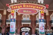 東京ディズニーランドのエントランスデコレーション