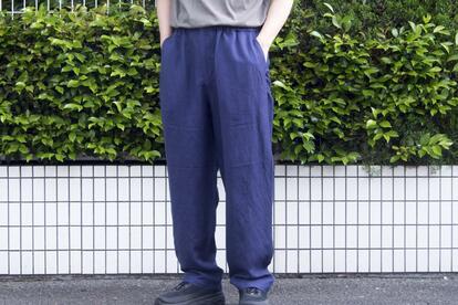 【MUJI Labo】ユニフォーム素材で作ったイージーパンツ MUJI Laboの「新作イージーパンツ」は、風通しの良いゆったりとした