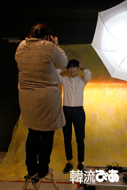 SS501キム・キュジョン＠『韓流ぴあ』取材　実は、こんなキュートなポーズにも挑戦してくれました（笑）