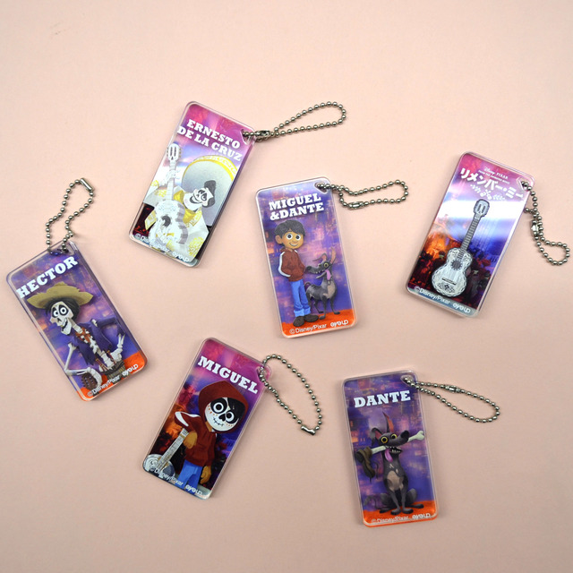 ドミテリアキーチェーン 各580円