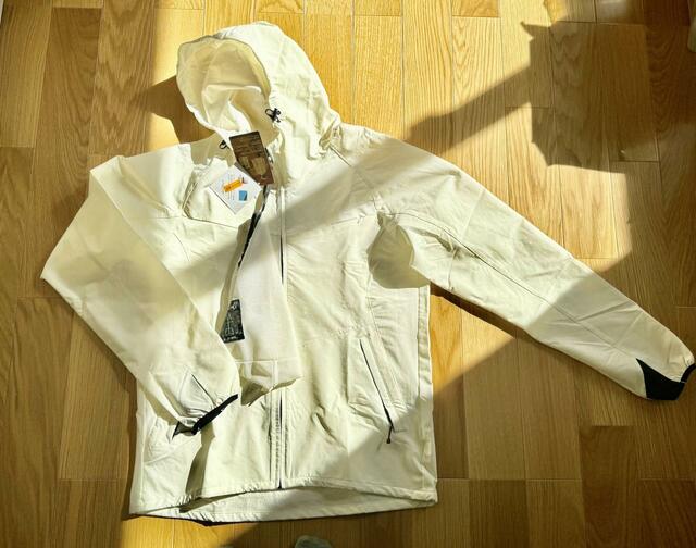 【ワークマン トラベルシェルウォームジャケット】カラーはブラック、モクグレー、マスタード、ブルー、オフホワイトがあります