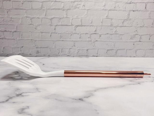 【Francfranc（フランフラン）】シリコーン ターナー ホワイト×コッパー／税込1,000円