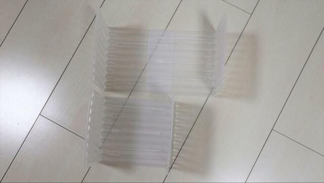 【ニトリ 冷蔵庫用スタンド2個セット】横向きに1個だけ置いた場合、高さ・奥行・幅が「約14cm」、コの字型に組み合わせると、幅が最大「約23cm」に