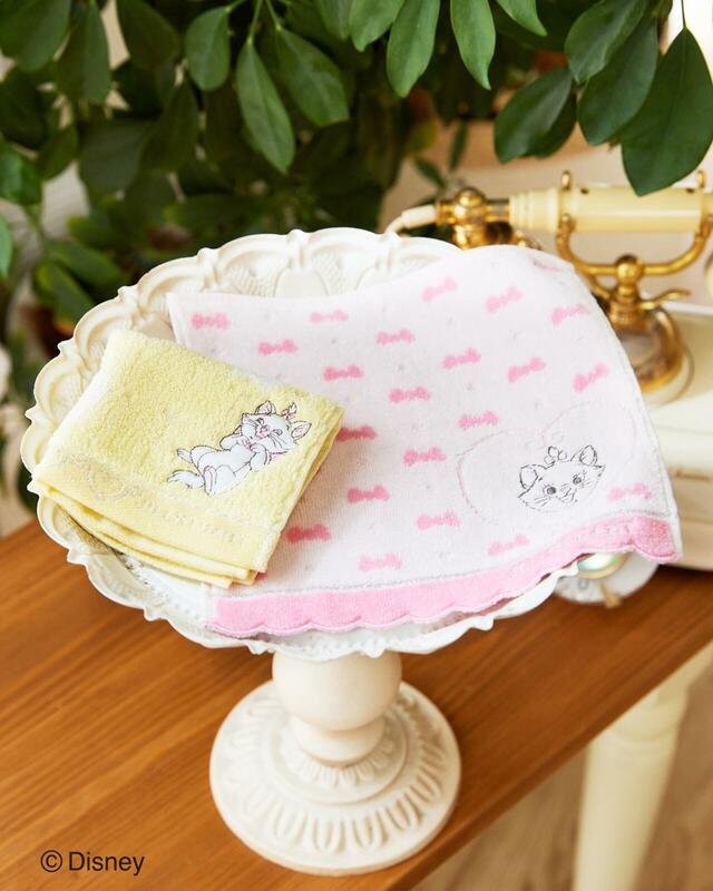 ミニタオルハンカチ ￥990｜ジルスチュアート「ディズニー マリー」