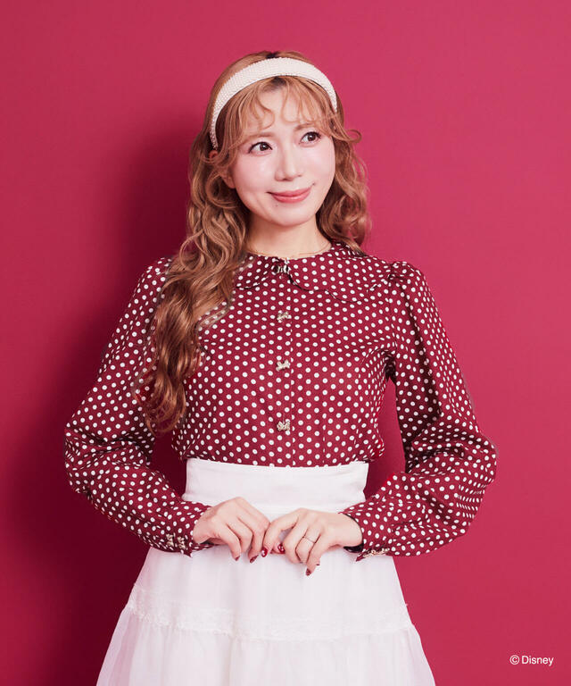 リボンボタンブラウス ¥12,500|Areeam ディズニーコレクション「ミニーマウス」