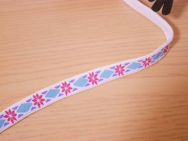 ショルダーバッグ 3,200円｜「アナとエルサのフローズンジャーニー」をテーマにしたグッズ｜東京ディズニーシー新テーマポート「ファンタジースプリングス」