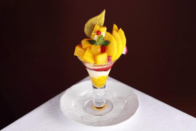 沖縄県産“キーツマンゴー”のスペシャルパフェ