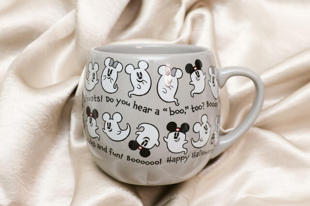 マロンティラミス、スーベニアカップ付き 1,200円｜東京ディズニーランド「スウィートハート・カフェ」、東京ディズニーシー「ザンビーニ・ブラザーズ・リストランテ」｜東京ディズニーリゾート「ディズニー・ハロウィーン」スペシャルメニュー