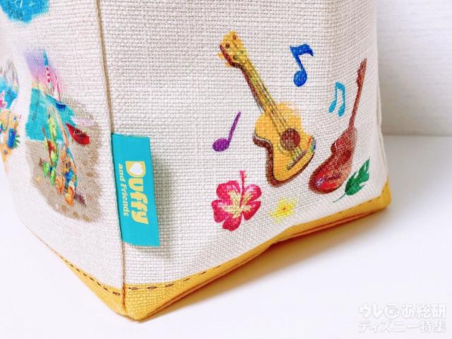 ウクレレと水色のタグ