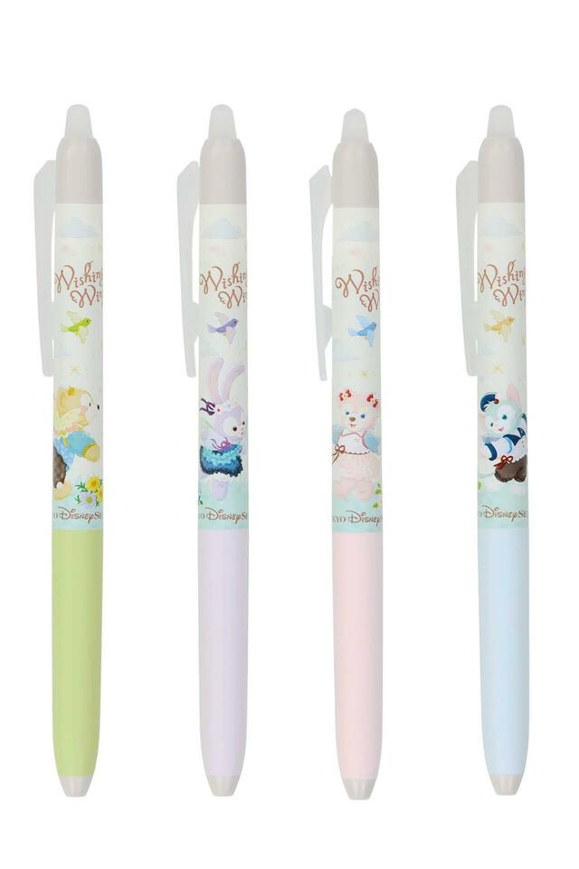 ボールペン〈フリクション〉セット 1,700円|ダッフィー&フレンズの「ウィッシング・ウィングス」グッズ|販売店舗:東京ディズニーシー「マクダックス・デパートメントストア」|発売日:2025年8月28日(木)