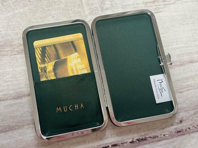 カードもぴったり入るサイズ。カードケースとしても使えます!