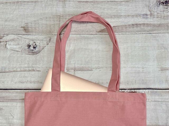 13インチのMacBook Airがラクラク収納可能!