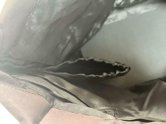 ペットボトルや水筒を入れるのに便利なボトルホルダー付き