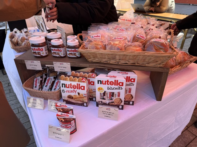 ヌテラとのコラボパンやお菓子なども販売