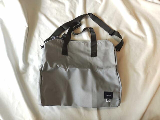 肩からかけて使えるので便利