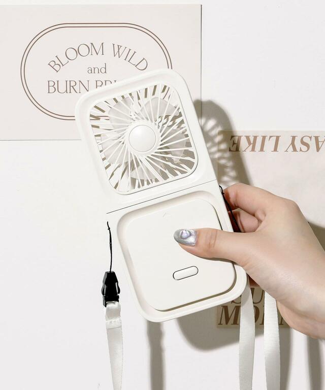 【3COINSの暑さ対策グッズ売上ランキング 2位】「4WAYハンディファン」1,650円（税込）