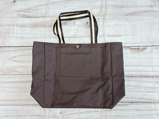 外面は装飾がないシンプルなデザイン