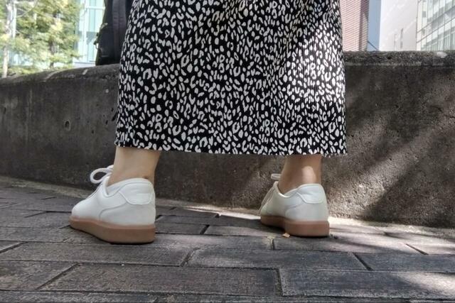 【無印良品 柔らかい中敷を使用したコンビネーションスニーカー】着用時は別の靴による靴ずれの傷があったのですが、やさしい履き心地で不快感ゼロでした！