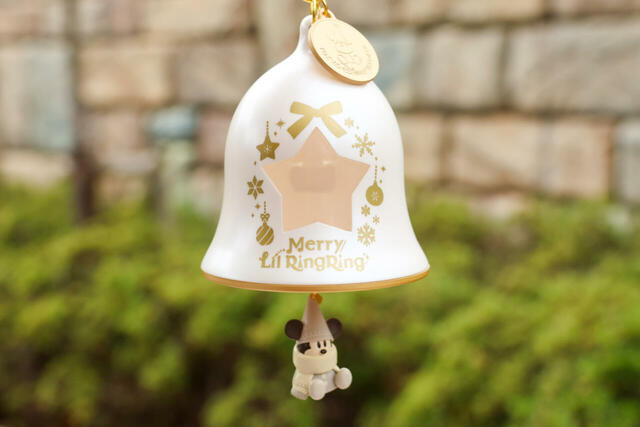 ミニスナックケース 1,300円｜ベル型のミニスナックケースには星型の窓