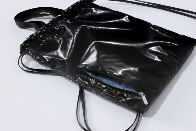 【レスポートサック「TH City Knapsack」】すぐに取り出したいスマホなどは外側のポケットへ