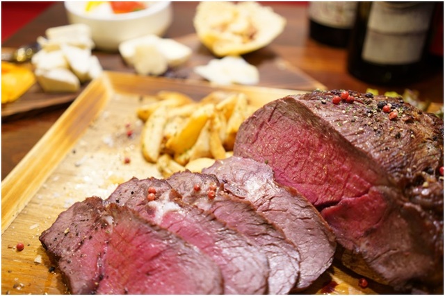旨みたっぷり極上ローストビーフ