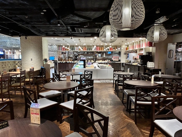 【甜點菜楼ルミネエスト新宿】店内はかなり広い。でも、予約するのがベター