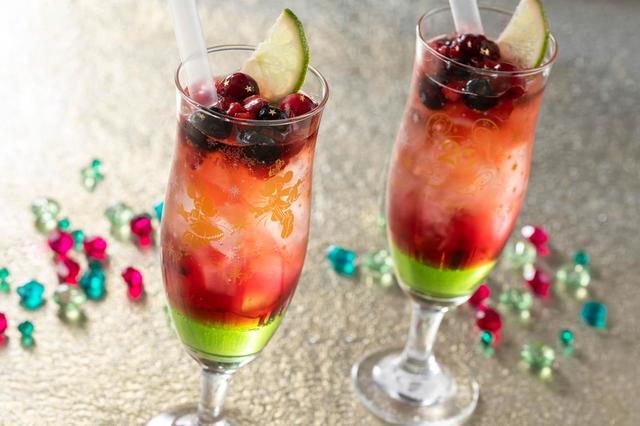 スペシャルドリンク、スーベニアグラス付き 1,950円｜東京ディズニーシー「マゼランズ」