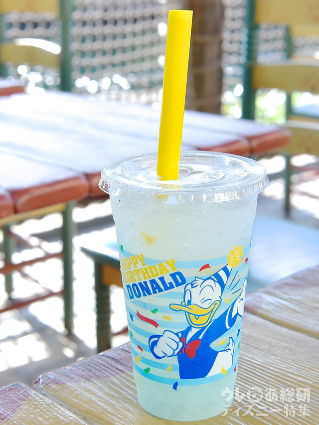 ドナルドダックのサイダー（サワーホワイト＆ブルーゼリー）¥380