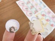 【ダイソー 洗濯タグ用シール（ディズニープリンセス）】シールで固定し、アイロンで吸着