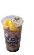 スペシャルゼリードリンク(コカ・コーラ＆パッションフルーツシロップ) 600円｜提供店舗：東京ディズニーランド「トゥモローランド・テラス」｜東京ディズニーリゾート「ディズニー・ハロウィーン」2022スペシャルメニュー