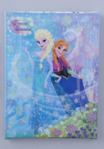アナとエルサの新グッズ「Frozen Seasons」ミラー￥1,900 （縦約19×横約14cm）※折りたたんだ状態 ©Disney