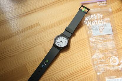 シチズンが共同開発した「ファミマの腕時計」。シンプルなのに防水仕様 