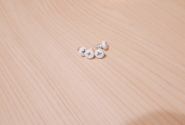 【ベルメゾン】浮かせて干す！ピンで設置できる「壁付け物干しショート」｜ネジもホワイトで統一されています