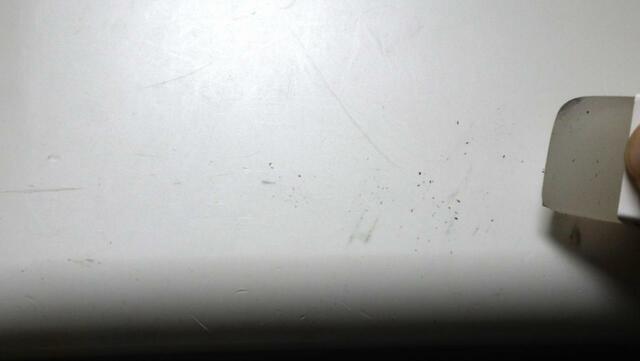 【ダイソー スニーカー用消しゴム】ライトグレーのPP素材収納ボックスの汚れにも効果