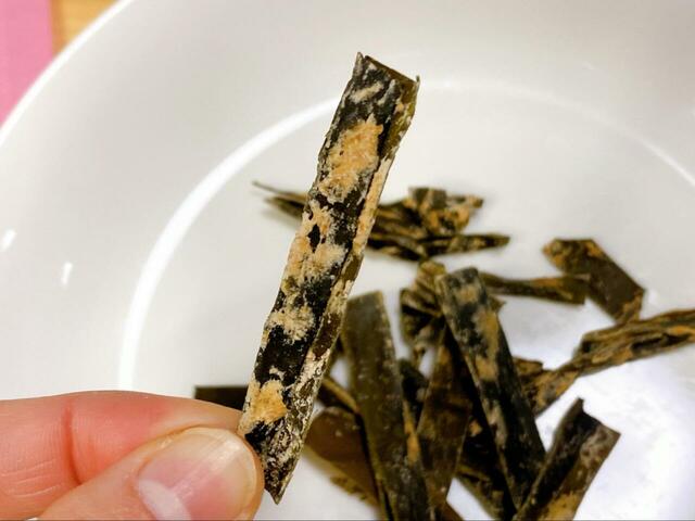 【カルディ おしゃぶり梅昆布 11g】最初は梅のさっぱりした味わい、後から昆布の旨みを感じます