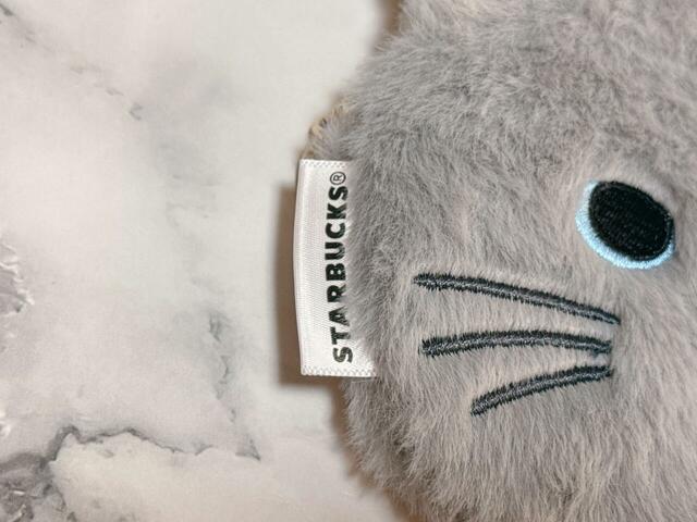 サイドには「STARBUCKS」のロゴタグ付き
