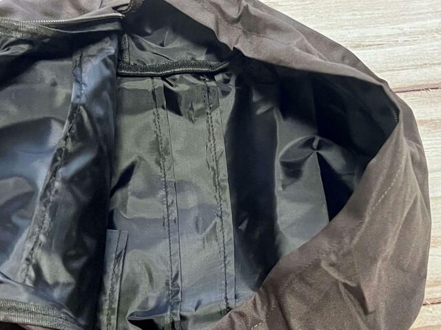 【otonaMUSE（オトナミューズ）6月号増刊】まず、背面側にポケットがふたつ