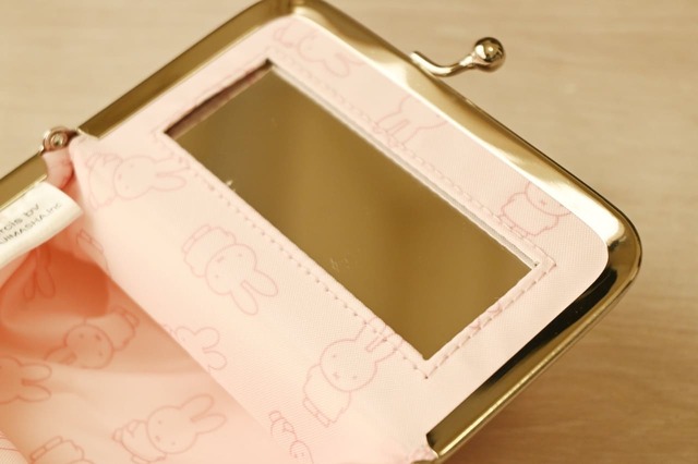 【宝島社『素敵なあの人 2026年3月号増刊』特別付録】ふたの裏側には小さな鏡つき！