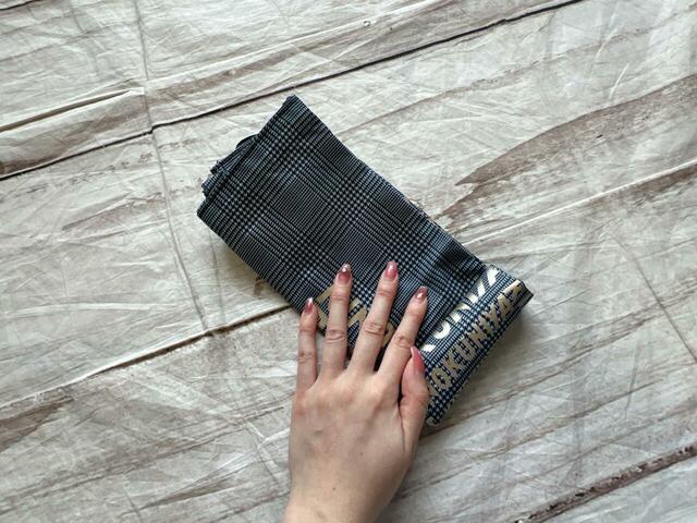 下からくるくると折りたたんでいきます