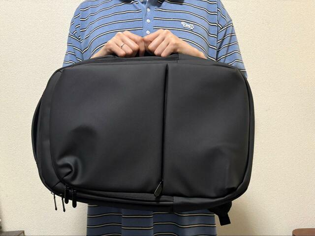 【3COINS 4パーテーション2WAYリュック／MENS】リュックだけど手持ちバッグとしても使える2WAY仕様！ハンドルも付いています