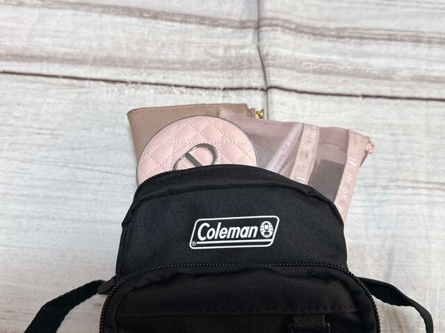 メイン収納にはフラグメントケース、クッションファンデ、ミニポーチが収納できました！