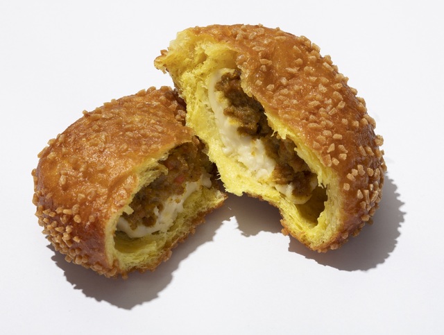 揚げたてのカレーパン