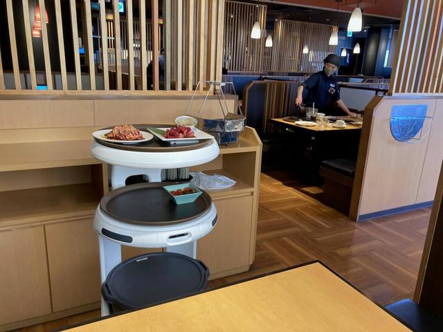 焼肉きんぐ:配膳ロボット