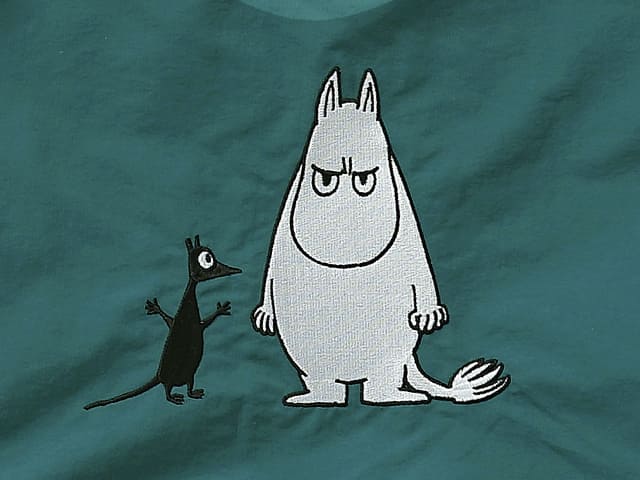 【ムーミン 大容量トートバッグ】いつもムーミンのかたわらにいて、ときにはムーミンを助けるために奔走するソフスも一緒です