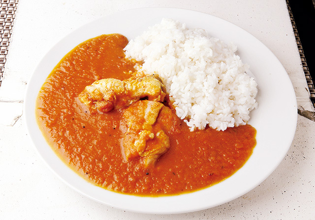 カレー オオバ 恵比寿横丁（恵比寿）　チキンカレー 900円　野菜とチキンをじっくり煮込み、油を使わずに深いコクを出している。