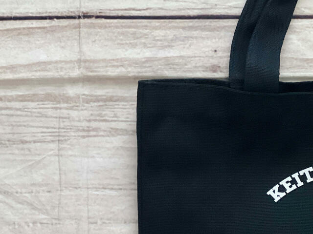 カラーは合わせるものを選ばないブラック