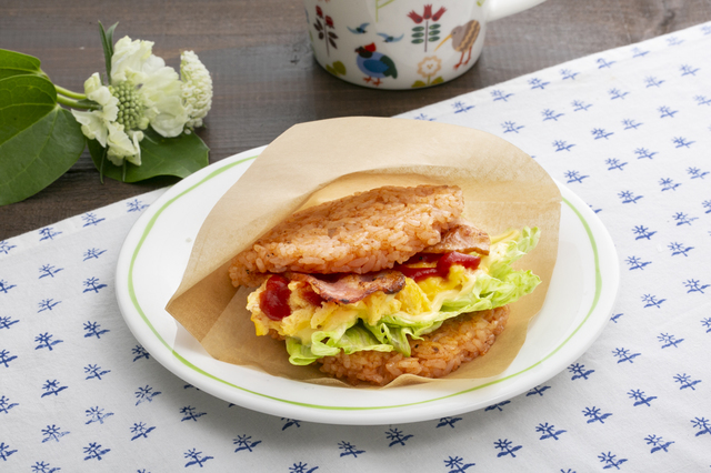 進化系オムライス賞「BLTオムライスバーガー」byまんまるまうちゃんさん